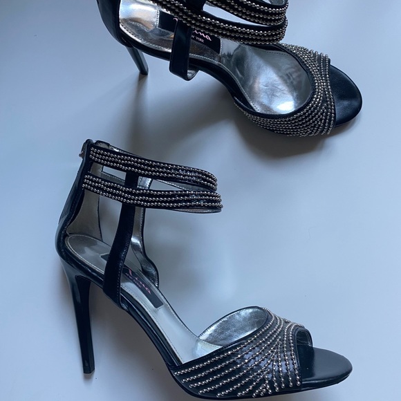 ⭐️SOLD⭐️4-inch Sparkly Heels - Picture 1 of 6